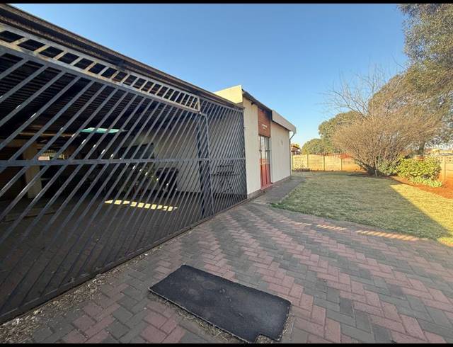 3 BEDROOM HOUSE FOR SALE IN VANDERBIJLPARK CE 5